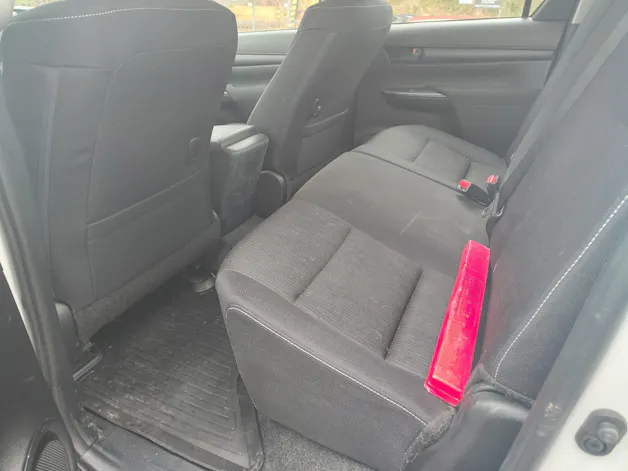 Toyota Hilux 2.8d Comfort Double Cab 4x4 avec crochet d'attelage fixe 3'500 kg (DTC Emil Frey)