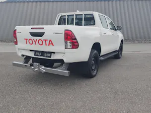 Toyota Hilux 2.8d Comfort Double Cab 4x4 avec crochet d'attelage fixe 3'500 kg (DTC Emil Frey)