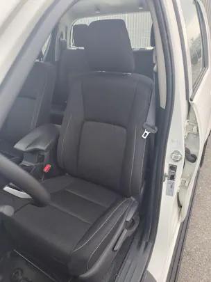 Toyota Hilux 2.8d Comfort Double Cab 4x4 avec crochet d'attelage fixe 3'500 kg (DTC Emil Frey)