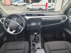 Toyota Hilux 2.8d Comfort Double Cab 4x4 avec crochet d'attelage fixe 3'500 kg (DTC Emil Frey)