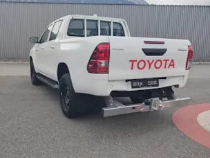 Toyota Hilux 2.8d Comfort Double Cab 4x4 avec crochet d'attelage fixe 3'500 kg (DTC Emil Frey)