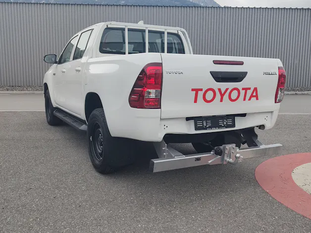 Toyota Hilux 2.8d Comfort Double Cab 4x4 avec crochet d'attelage fixe 3'500 kg (DTC Emil Frey)