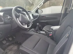Toyota Hilux 2.8d Comfort Double Cab 4x4 avec crochet d'attelage fixe 3'500 kg (DTC Emil Frey)