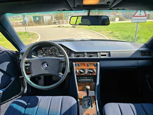 Mercedes-Benz 230