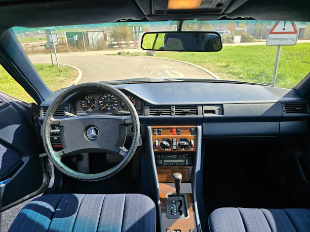 Mercedes-Benz 230