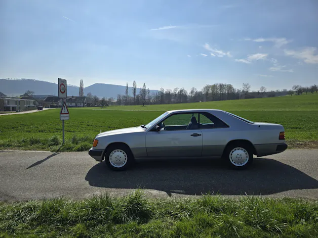 Mercedes-Benz 230