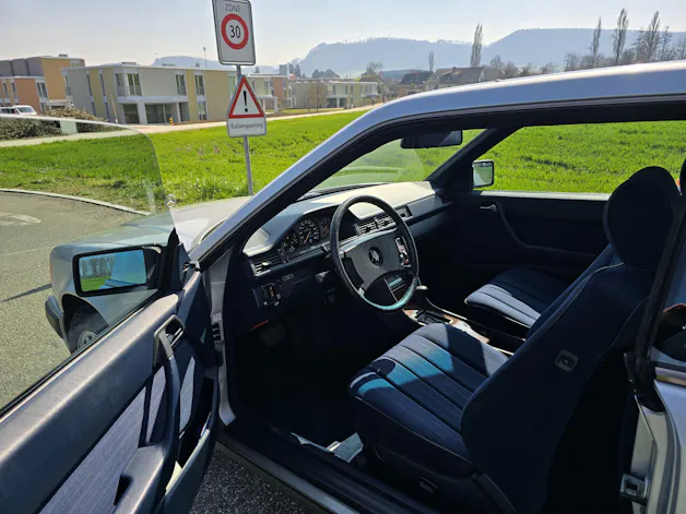 Mercedes-Benz 230