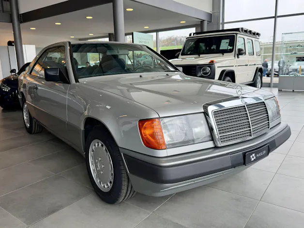 Mercedes-Benz 230