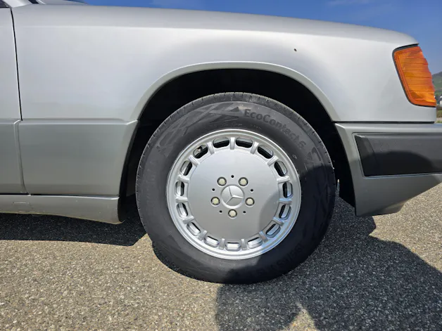 Mercedes-Benz 230