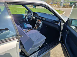Mercedes-Benz 230