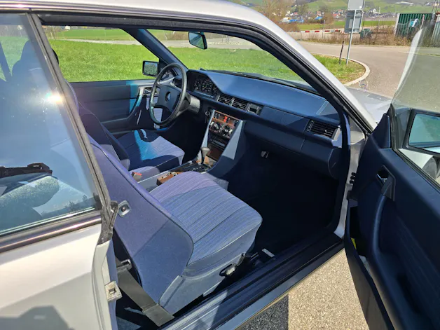 Mercedes-Benz 230