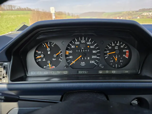 Mercedes-Benz 230