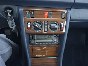 Mercedes-Benz 230