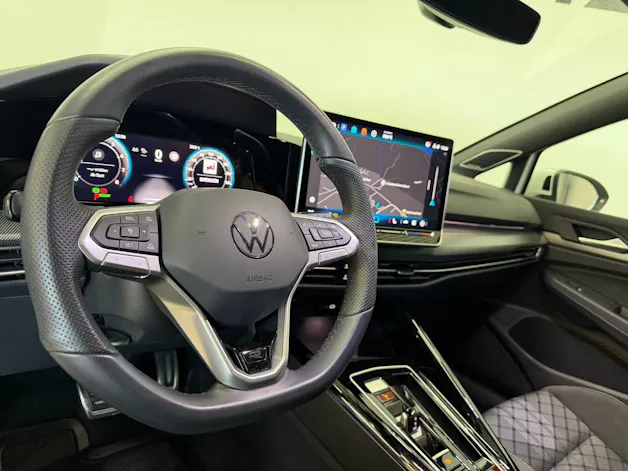 VW Golf Variant 1.5 eTSI mHEV R-Line