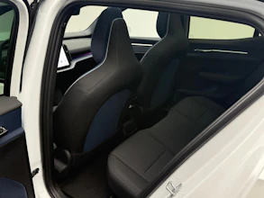 https://vehicle.imgix.net/4257459/3c146619-3820-40e9-9ded-cb2c428ce5ed.jpeg