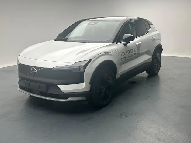 VOLVO EX30 CC P8 Ultra AWD