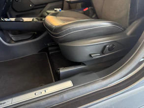 https://vehicle.imgix.net/4257531/c8f326f5-842c-4d84-95a2-ce98e52e5747.jpg