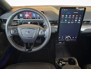 https://vehicle.imgix.net/4257531/e2f0fbcc-e210-4dd5-9ee6-8af77179dd46.jpg