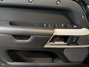 Fahrzeugbild LAND ROVER Defender 110 3.0 I6 HSE 5+2 Sitze