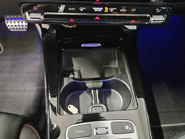 MERCEDES-BENZ A 200 AMG Line