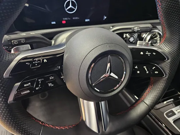 MERCEDES-BENZ A 200 AMG Line