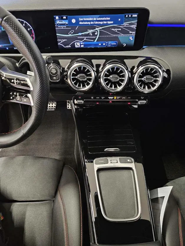 MERCEDES-BENZ A 200 AMG Line