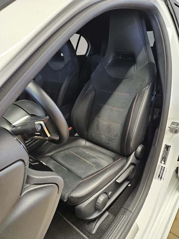 MERCEDES-BENZ A 200 AMG Line