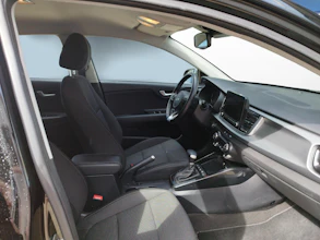 https://vehicle.imgix.net/4257870/c5ad8927-ee1f-4c8e-9492-7c7f3876a733.jpg