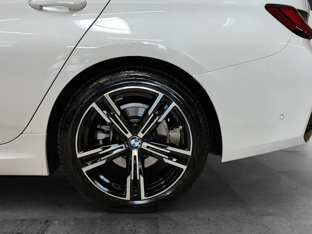 BMW 320d xDrive Attraktiven Leasingzinssatz ab 1,9 % bei Abschluss einer BMW Fahrzeugversicherung.