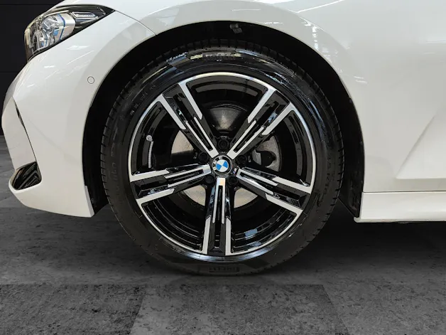 BMW 320d xDrive Attraktiven Leasingzinssatz ab 1,9 % bei Abschluss einer BMW Fahrzeugversicherung.