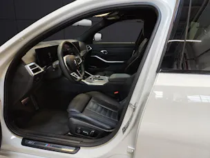 BMW 320d xDrive Attraktiven Leasingzinssatz ab 1,9 % bei Abschluss einer BMW Fahrzeugversicherung.