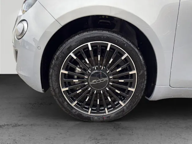 Fiat 500 La Prima