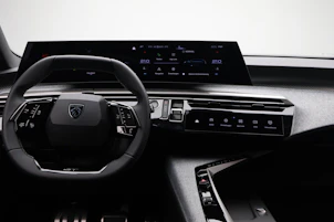 Fahrzeugbild PEUGEOT 5008 e-GT AWD