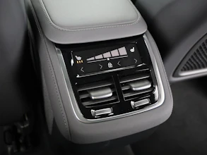 https://vehicle.imgix.net/4258228/1e740c70-8f91-4d02-8e04-7b52837a28f0.jpg