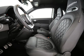 https://vehicle.imgix.net/4258274/65d1ba9a-e71e-4284-8c17-bd2a56228bd6.jpg