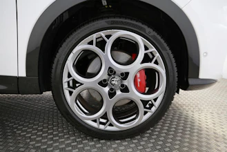 https://vehicle.imgix.net/4258295/d218d943-577c-4e3f-9544-eb871def5e38.jpg