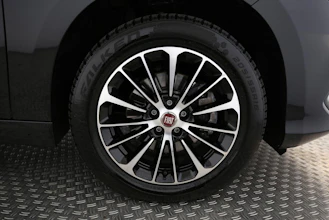 https://vehicle.imgix.net/4258304/adc10d6d-f37e-4cdf-8fa4-9390e2e4b13a.jpg