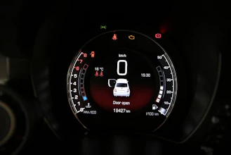 https://vehicle.imgix.net/4258325/c84fa9a6-5823-4591-bb9d-63315fff430d.jpg