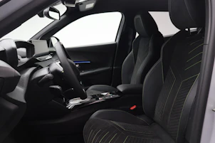 Fahrzeugbild PEUGEOT 2008 1.2 Hybrid 145 GT