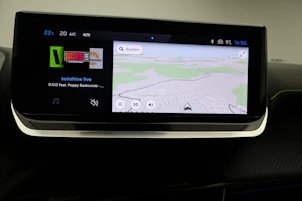 Fahrzeugbild PEUGEOT 2008 1.2 Hybrid 145 GT