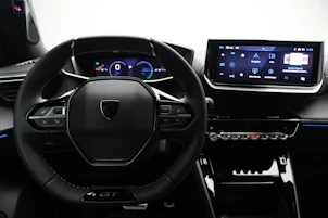 Fahrzeugbild PEUGEOT 2008 1.2 Hybrid 145 GT