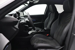Fahrzeugbild PEUGEOT 2008 1.2 Hybrid 145 GT