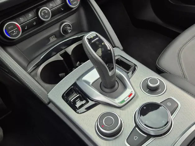 Alfa Romeo Stelvio 2.0 Q4 280 Veloce Sky