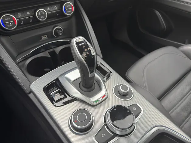 Alfa Romeo Stelvio 2.0 Q4 280 Veloce Sky