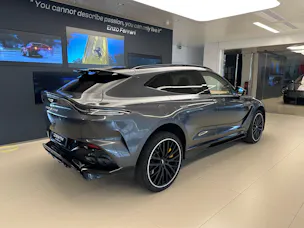 Aston Martin DBX 707