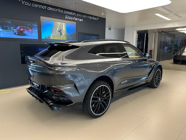 Aston Martin DBX 707