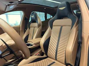 Aston Martin DBX 707