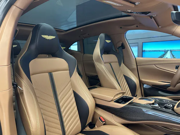 Aston Martin DBX 707