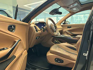 Aston Martin DBX 707