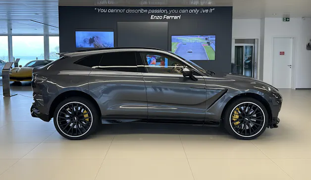 Aston Martin DBX 707